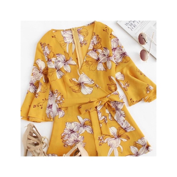 ROMPER FLUTED SLEEVE FLORAL PRINT - Picture 4 of 8